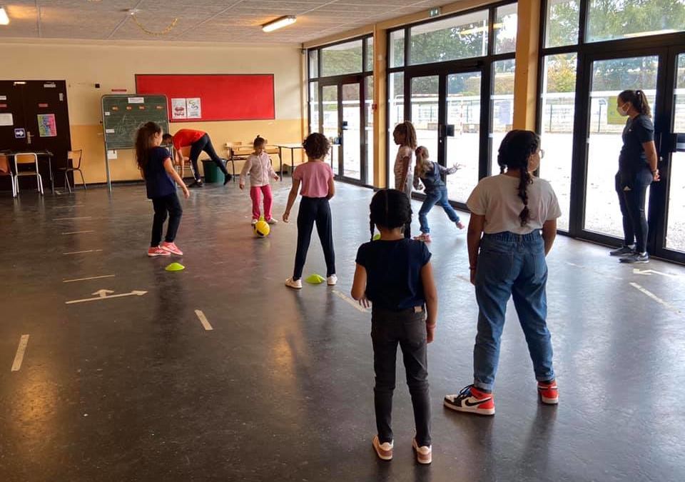 Quartiers Solidaires : Découverte du football féminin